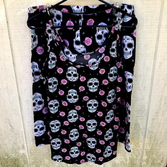 2 piece skulls & roses lounge set